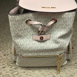 Micheal Kors bookbag purse used a few times. Still like new with tag.